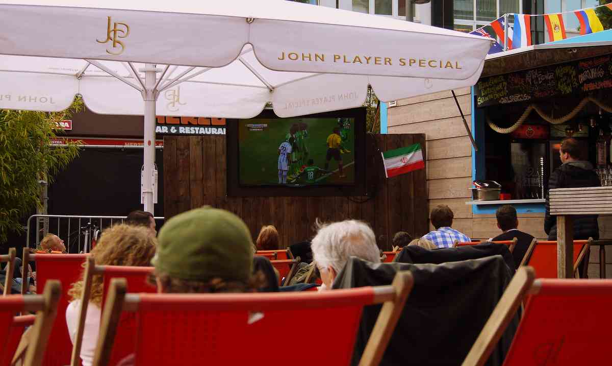 Public Viewing auf dem Spielbudenplatz Foto: ganz-hamburg.de