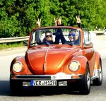 Blogger Sven und Malte mit Ihrem Käfer-Cabrio (c) Auto Wichert