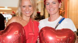 Nova Meierhenrich mit Dana Diekmeier bei der Aktion Charity-Shopp