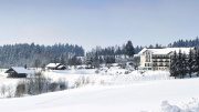 Aussenansicht im Schnee des Hotels Maibrunn