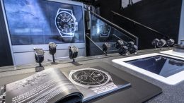 Uhren im Porsche Design Store Hamburg