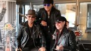 Drei Scorpions im Hard Rock Cafe Hamburg präsentieren ihr Bier
