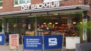 Strassenansicht der DAT BACKHUS Filiale in Hamburg Volksdorf