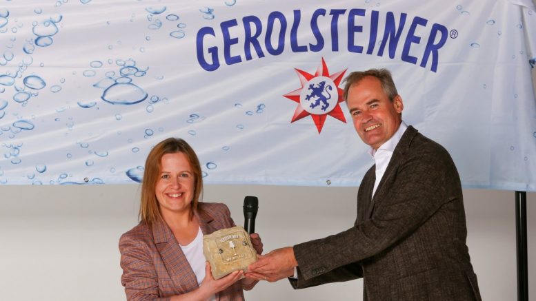 Übergabe der Auszeichnung Gerolsteiner WeinPlace 2020 an Stefanie Döring
