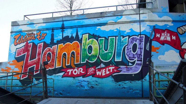 Streetart im Hamburger Hafen Motiv Tor zur Welt