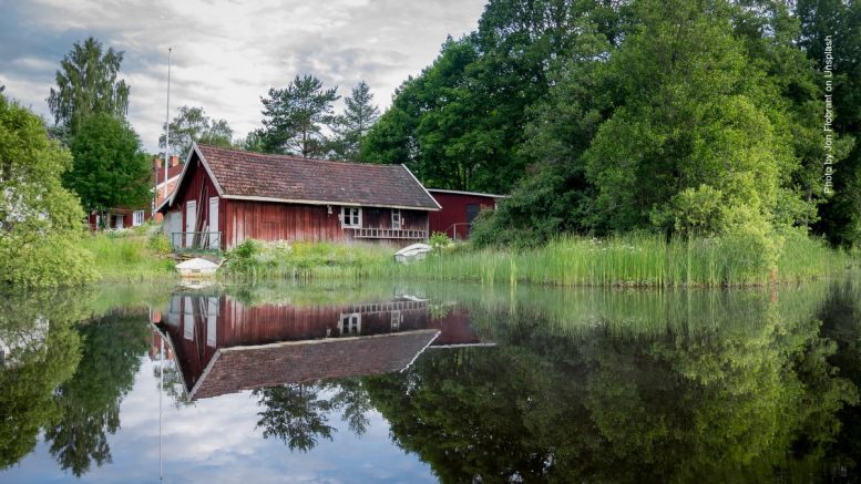 Holzhaus am See in Schweden