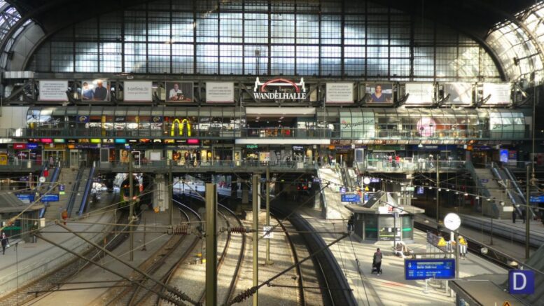 Hamburger Hauptbahnhof Nordsteig mit Wandelhandel