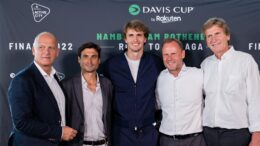 Gruppenfoto Pressekonferenz Davis Cup Hamburg 2022 mit Andy Grohe und Alexander Zverev
