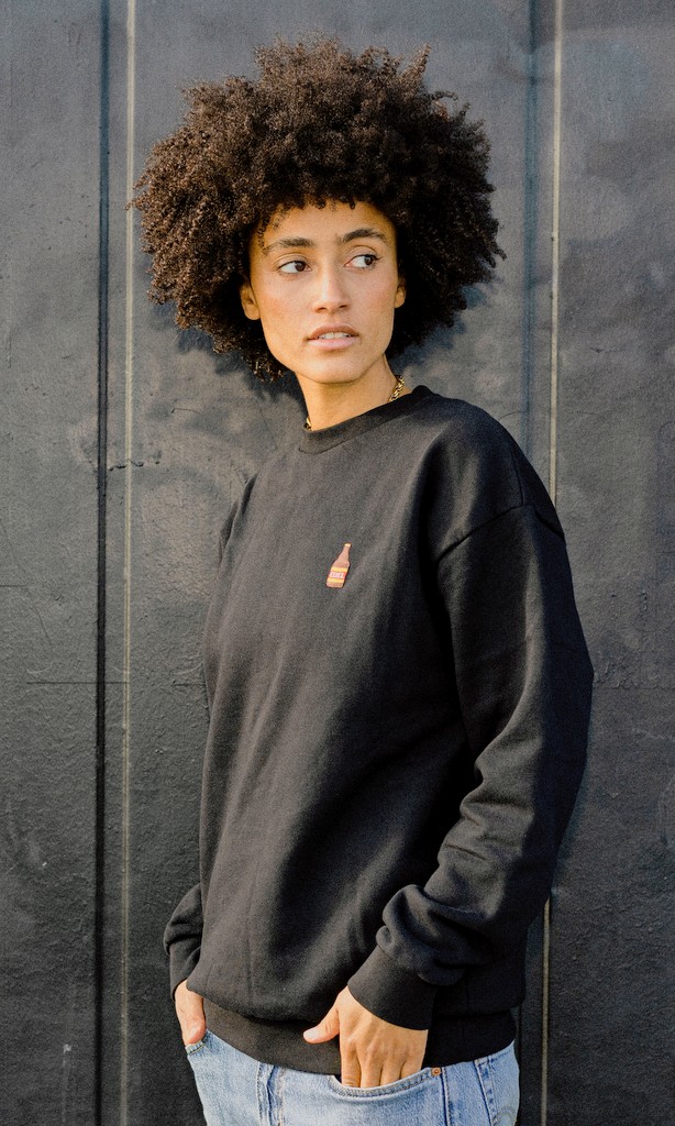 Schwarzes Edel Shirt aus der Serie EDEL Courture mit farbigem Model