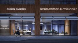 Rendering des geplanten Aston Martin Showroom im Deutschlandhaus ab 2023.