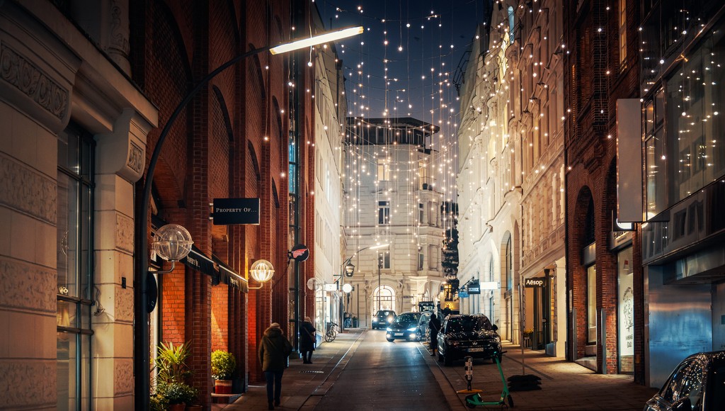 Adventsbeleuchtung in der Hamburger City im Gänsemarkt Quartier bei Nacht