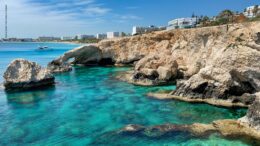 Klippen und Meer auf Zypern