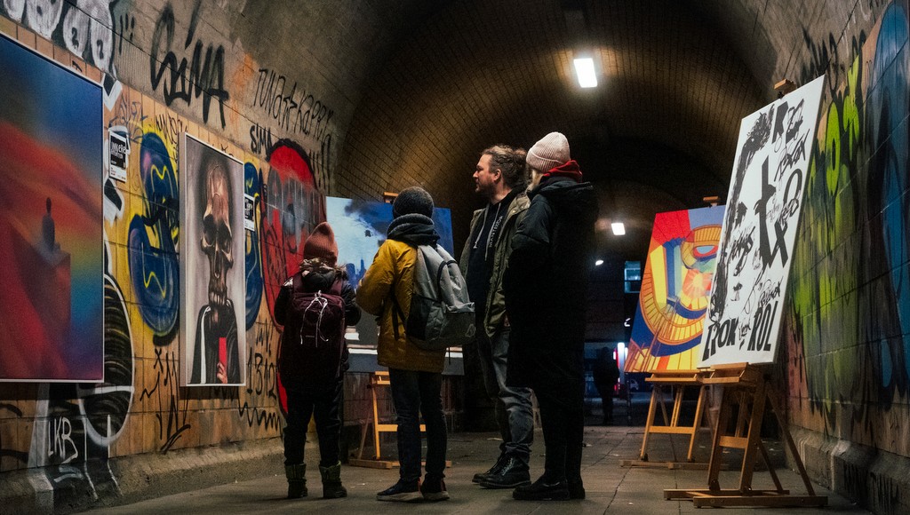 Impressionen von Vernissage Homeless Galery beim S-Bahnhof Hammerbrook